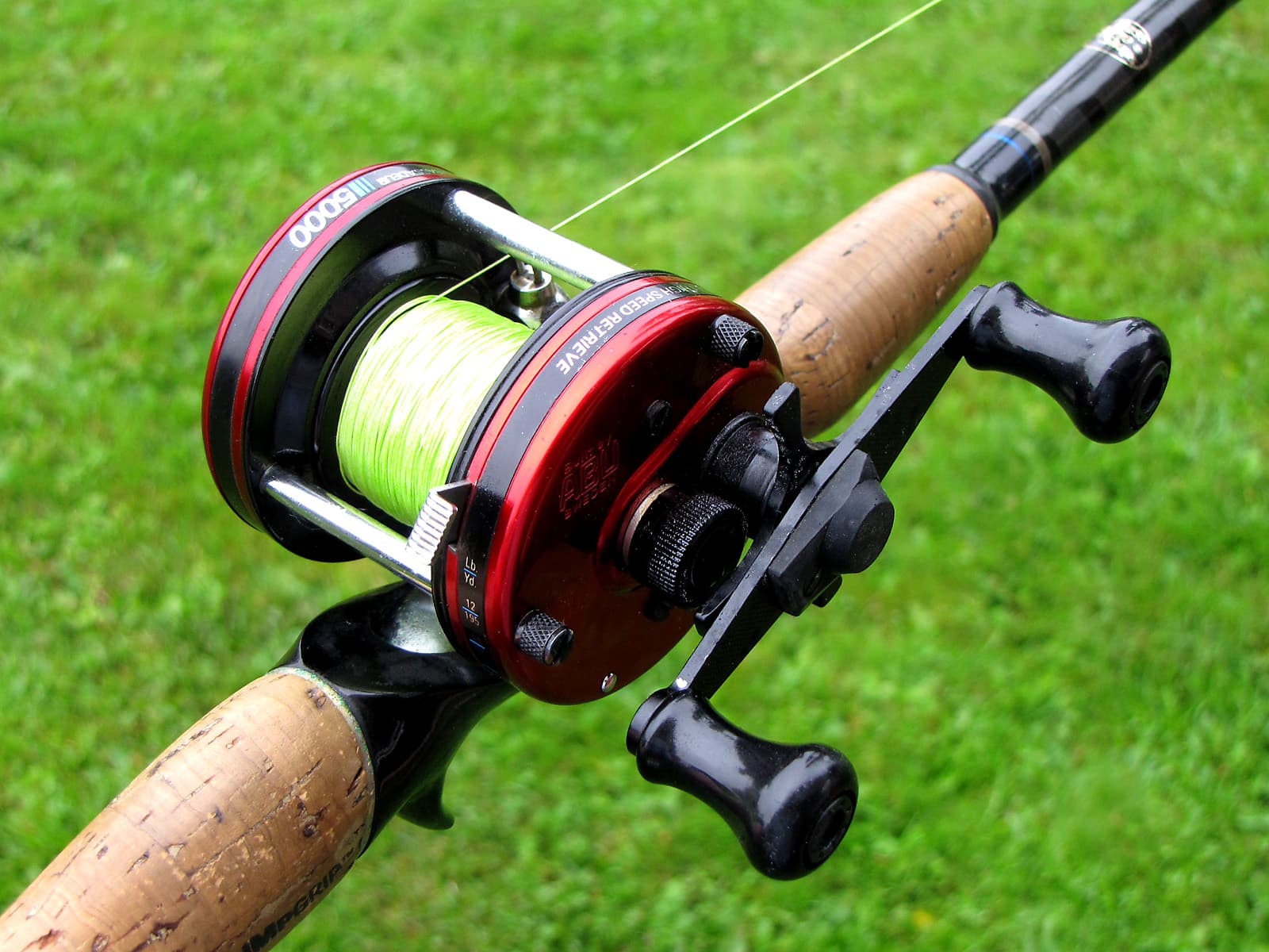 Baitcasting reel mounted on a rod